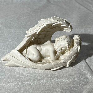 Sleeping Baby Angel Statue Cherub in Wings Feathers Statue Figurine. (247)